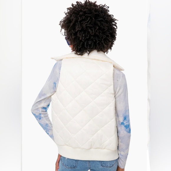 NEW Tuckernuck Pearl Jackson Quilted Vest, Sold Out - Picture 4 of 11